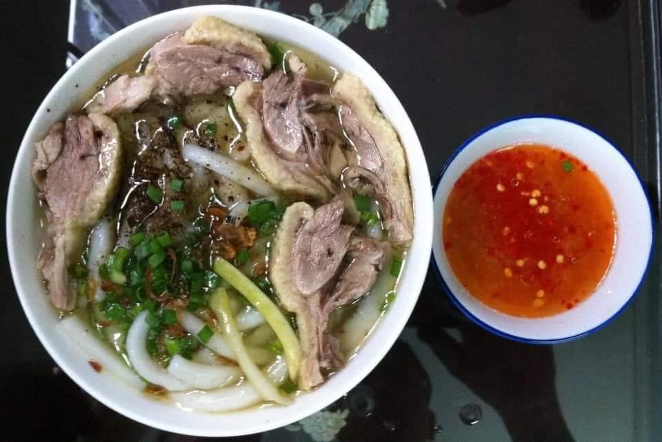 banh-canh-bot-xat-canh-vit