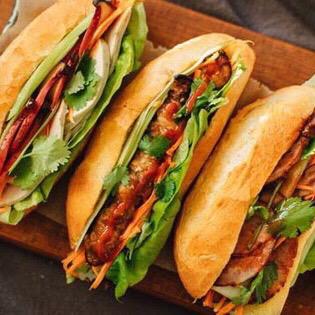 banh-mi-trung-cha-ruoc