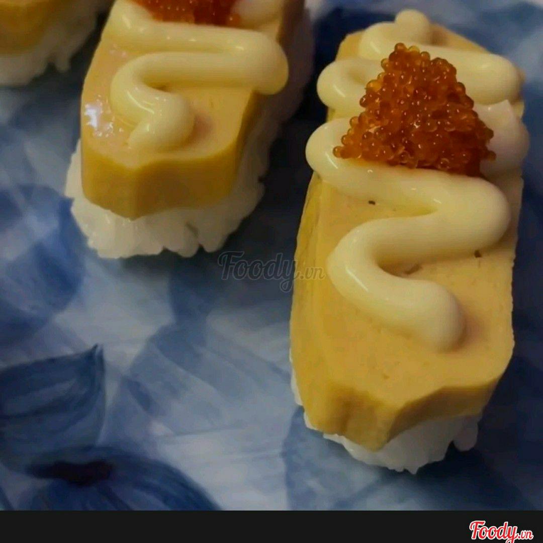 trung-ngot-sot-tobiko