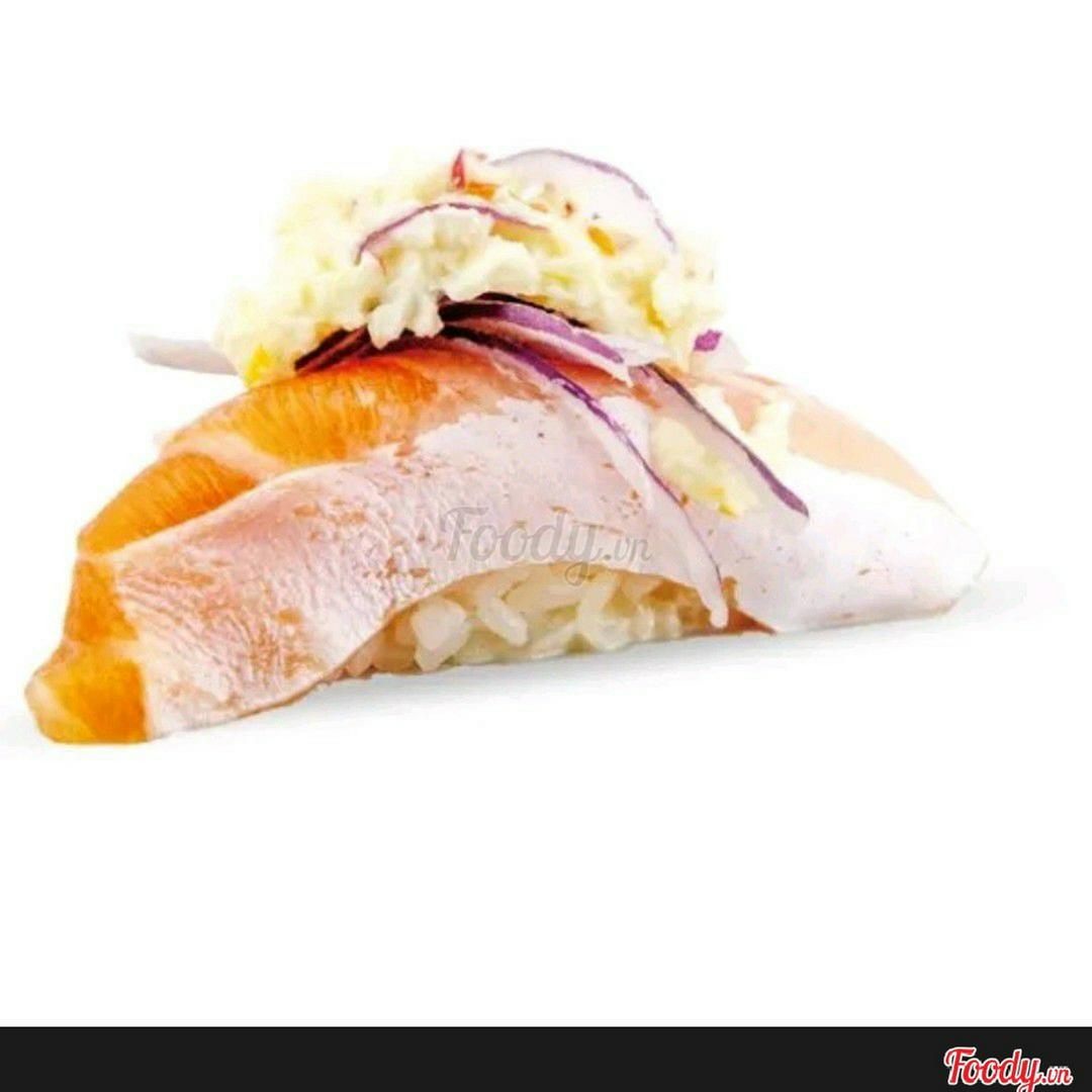 nigiri-ca-hoi-sot-phomai-hanh-tay