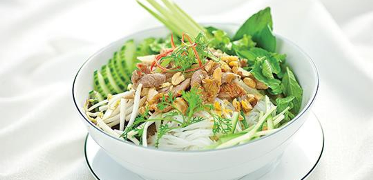 quang-ao-bun-thit-xao-mien-tay-phan-van-hon