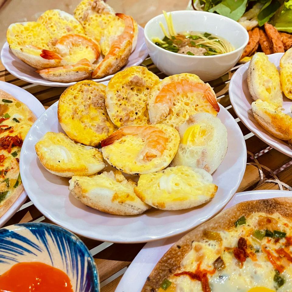 banh-can-thap-cam-co-tom-muc