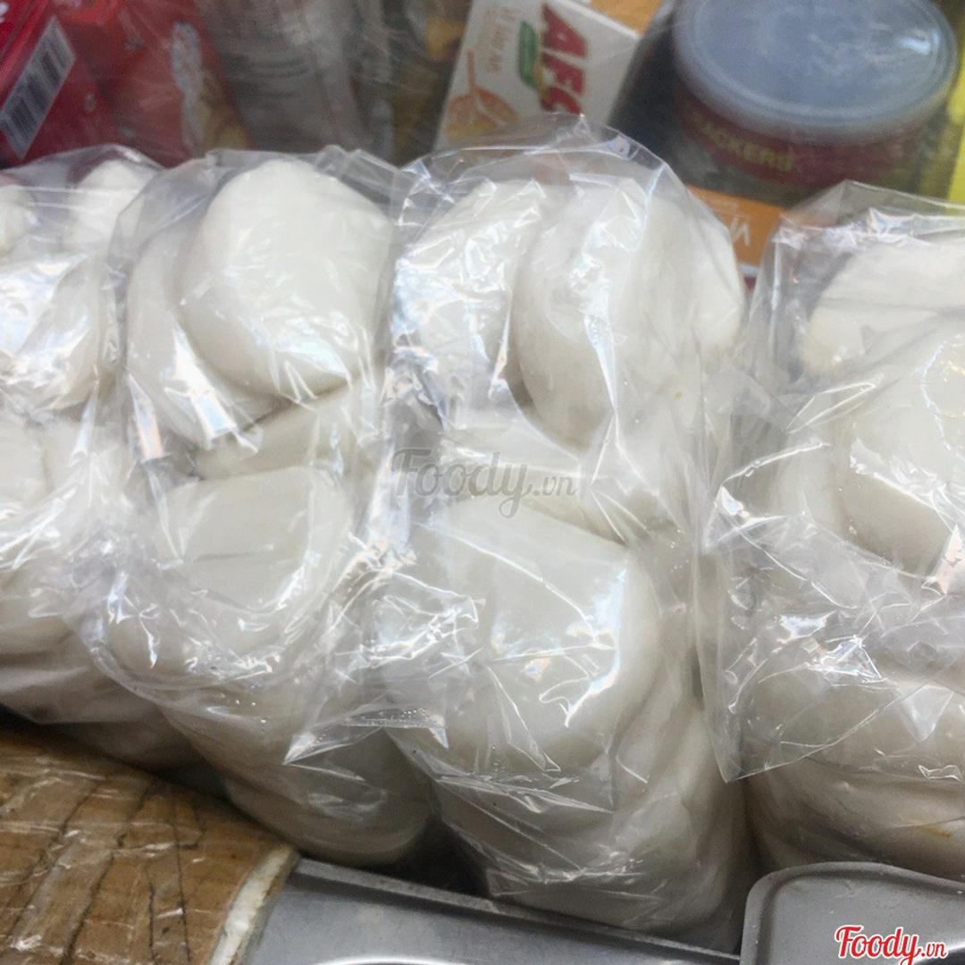 banh-day-kep-cha-lua-ngon