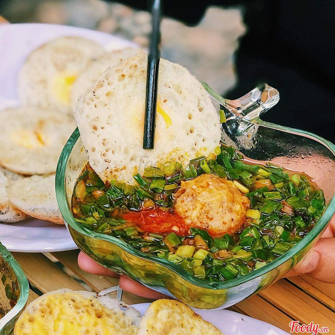 banh-can-trung-cut-4-cap-1-xiu-mai