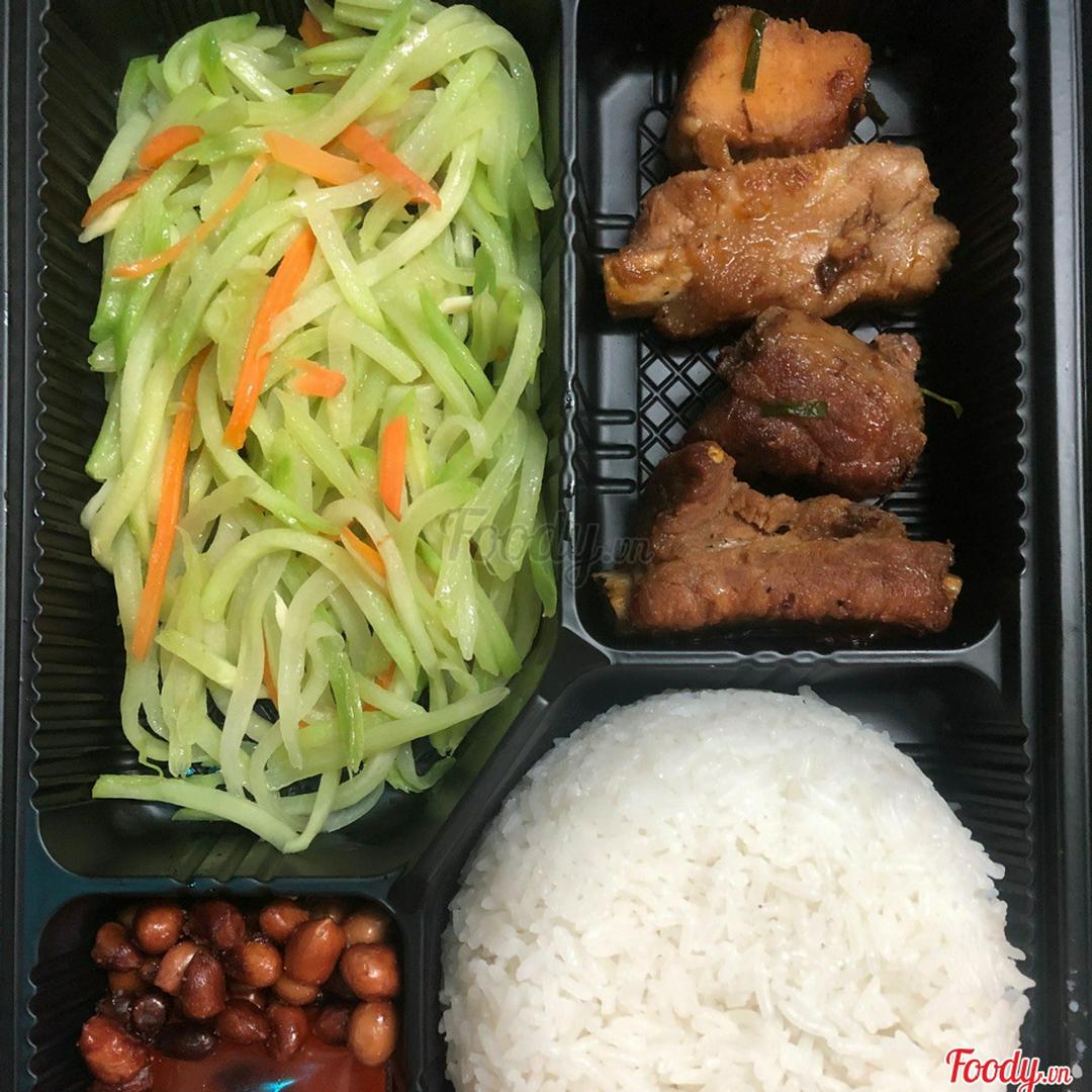 com-muc-chien-sot-bo-toi-mon-an-phu-hoa-qua-trang-mieng