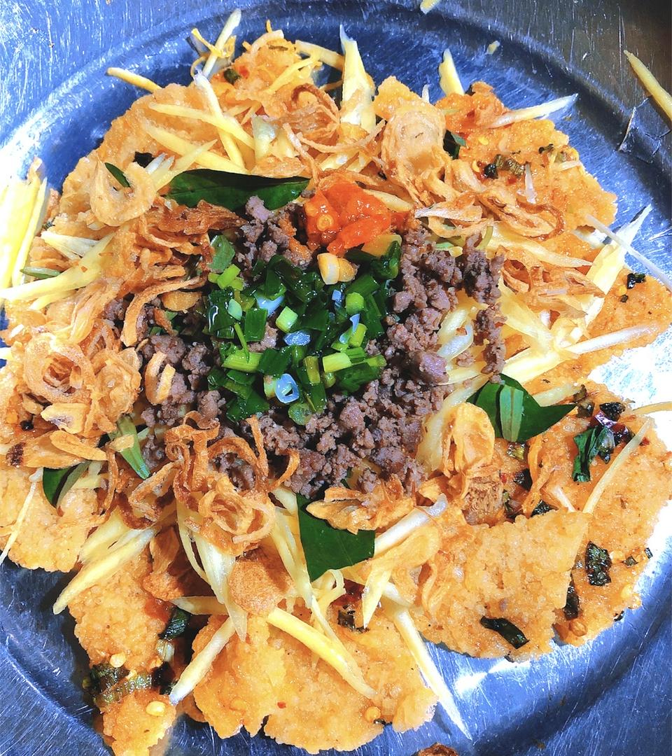 com-chay-tron-thit-bam-mo-hanh-sot-me