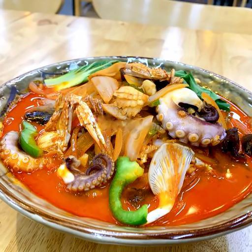 mi-cay-bach-tuoc-va-hai-san-ac-biet