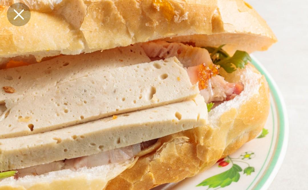 banh-mi-heo-quay-cha-lua