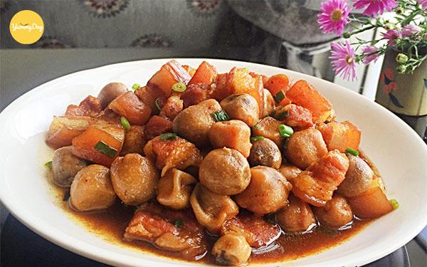 com-thit-kho-nam-rom-canh