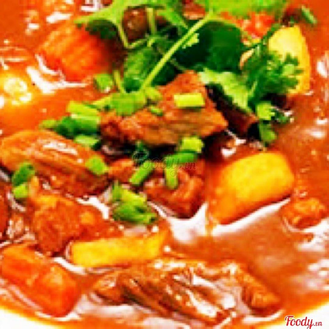 com-thit-bo-sot-vang-mon-an-phu-hoa-qua-trang-mieng