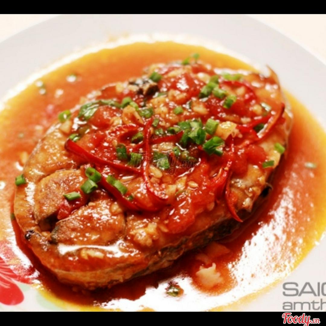 com-ca-thu-chien-sot-ca-chua-mon-an-phu-hoa-qua-trang-mieng