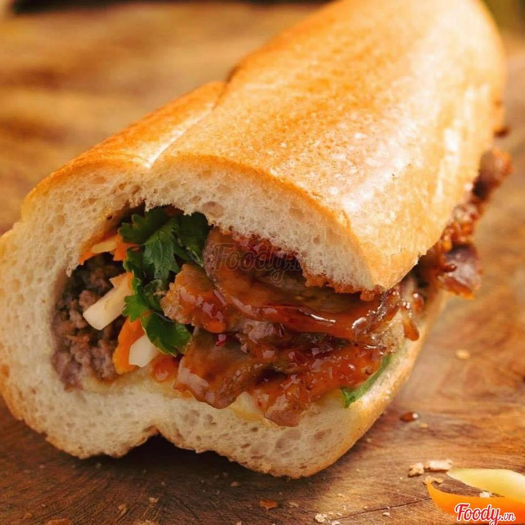 banh-mi-heo-quay