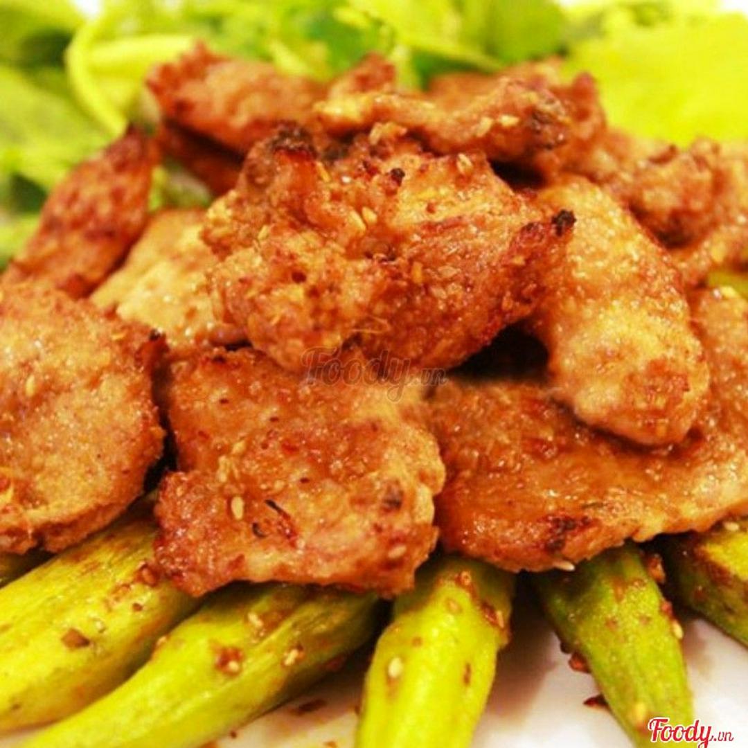 vu-heo-xao-bo-toi-nho