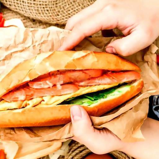 banh-mi-kep-trung-xuc-xich