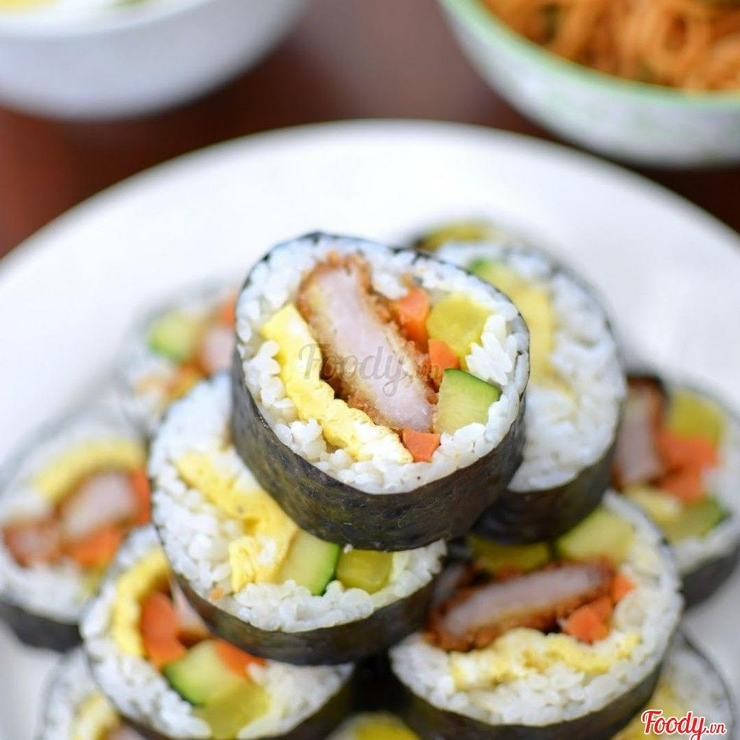 kimbap-thit-heo-chien-gion-kimbap-tonkatsu