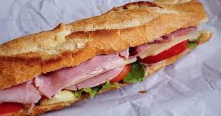 banh-mi-xuc-xich-rau