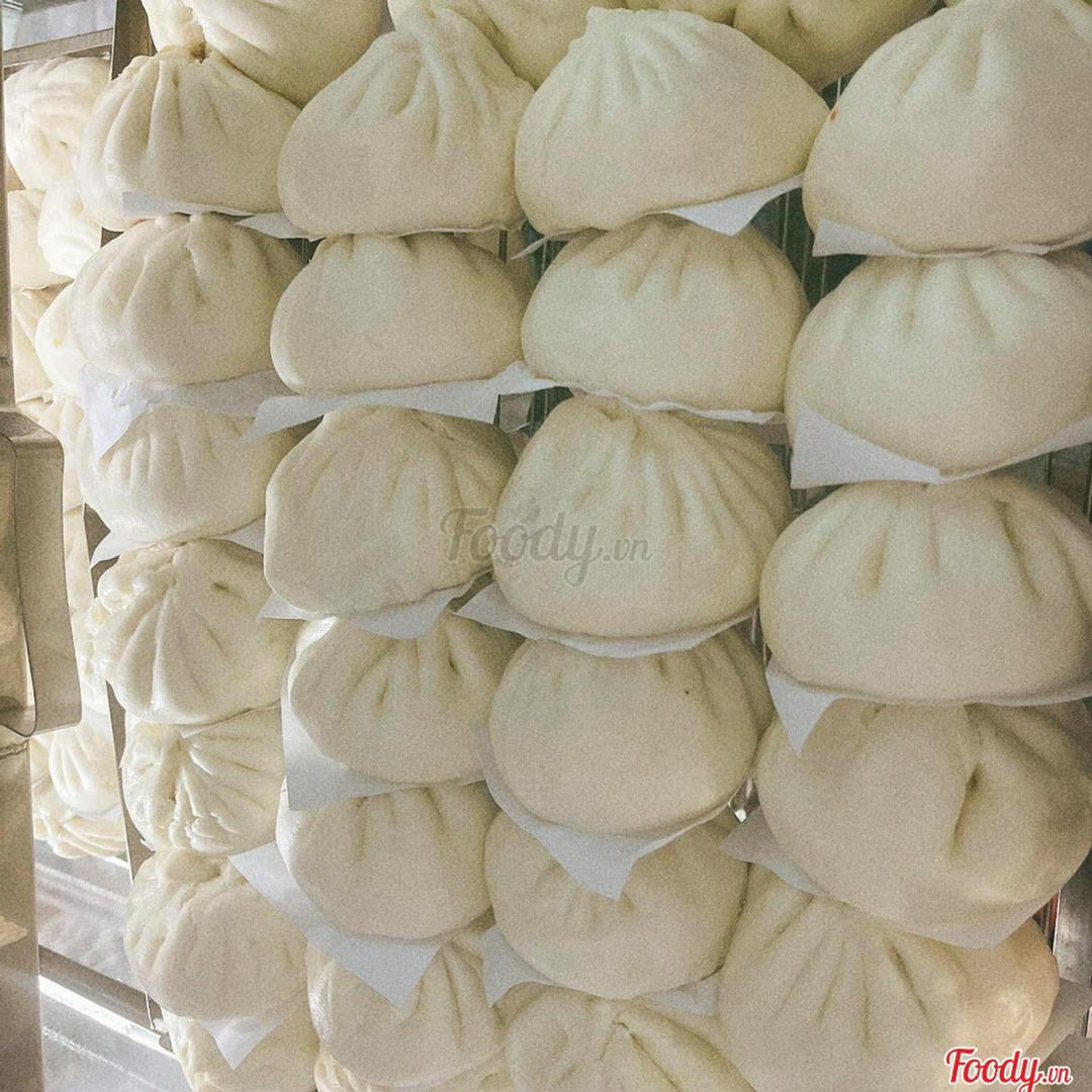 banh-bao-trung-cut-xa-xiu-hot-vit-muoi