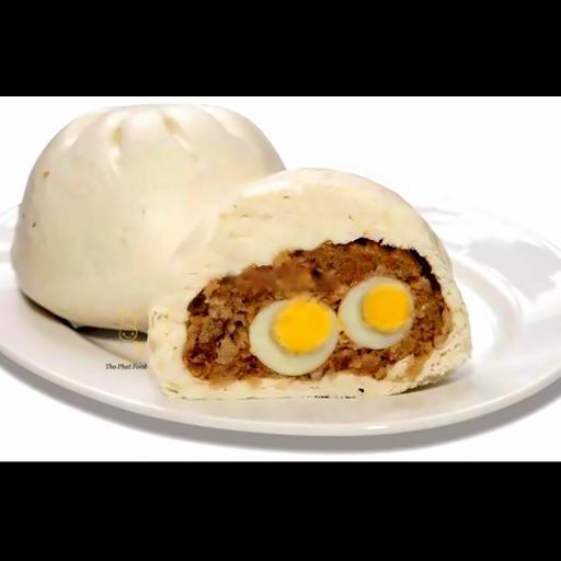 banh-bao-2-trung-cut-hap-nong