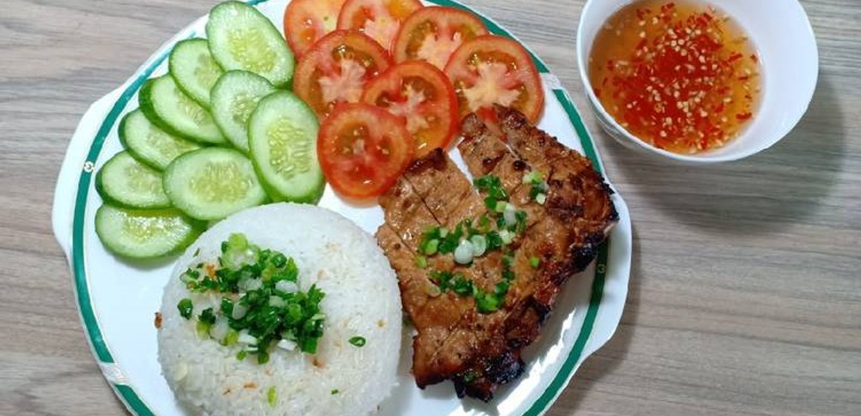 com-tam-suon-cheo-988-huynh-tan-phat