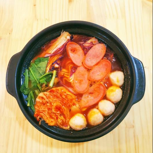 mi-cay-ca-vien-xuc-xich-7-cap-o