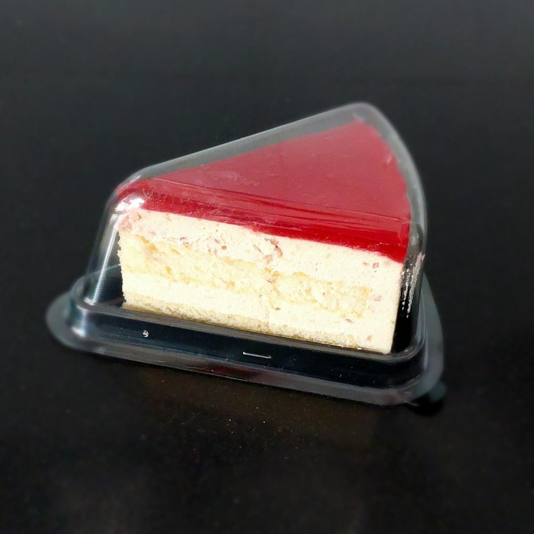 mousse-dau-tay-tam-giac-nho-strawberry-mousse-cake-s-wedge