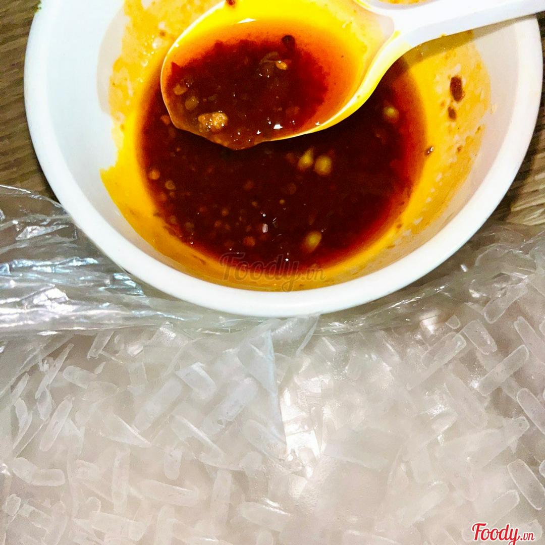 banh-trang-cham-sate