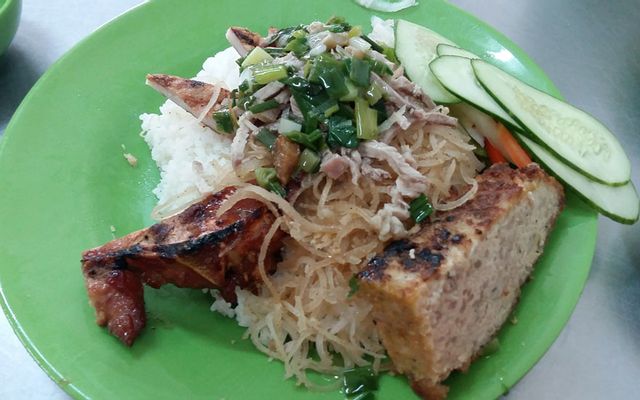 y-trang-com-binh-dan-nguyen-van-qua