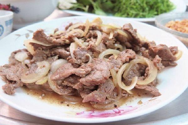 com-chien-bo-xao-cu-hanh