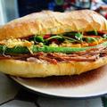banh-mi-xuc-xich-trung-pate