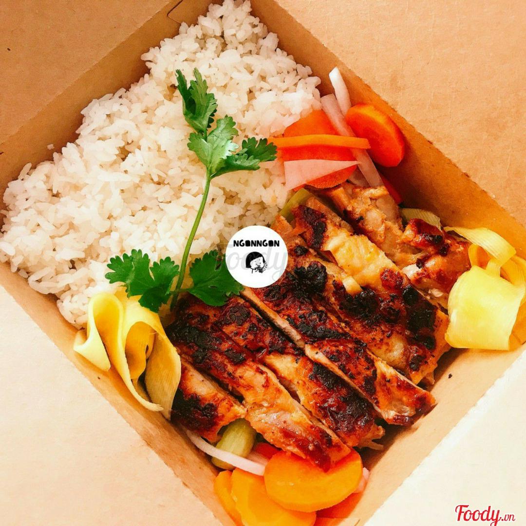 com-ga-nuong-lo-sot-mat-ong