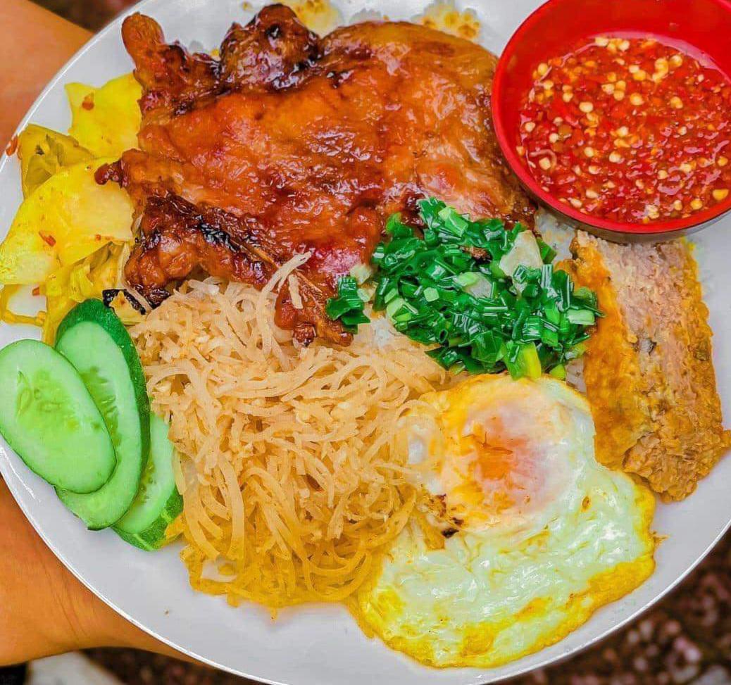 com-tam-suon-bi-op-la-1-phan