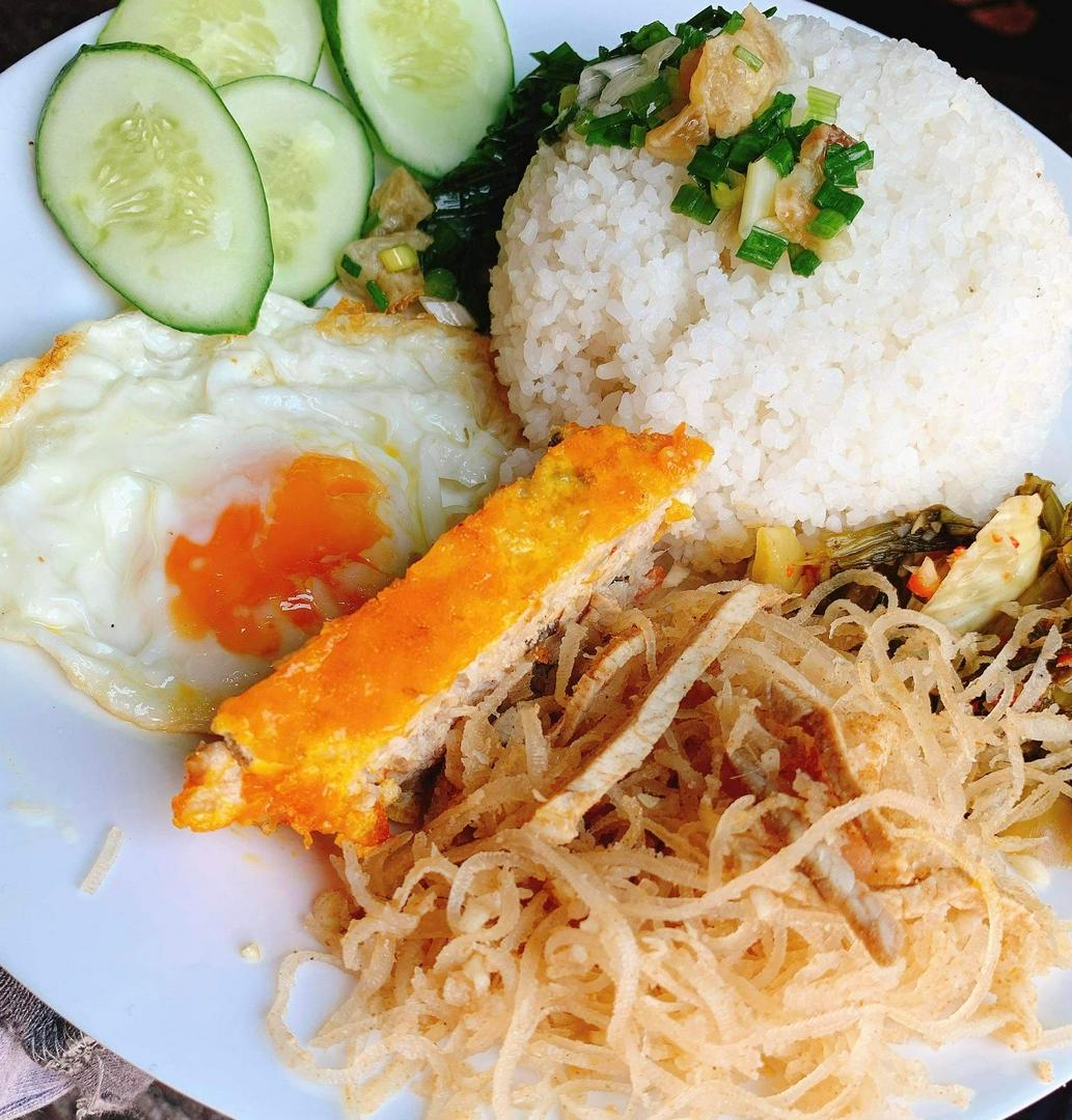 com-tam-bi-cha-op-la-1-phan