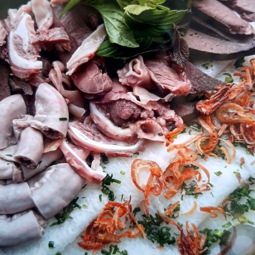 banh-hoi-long-heo-at-biet-45