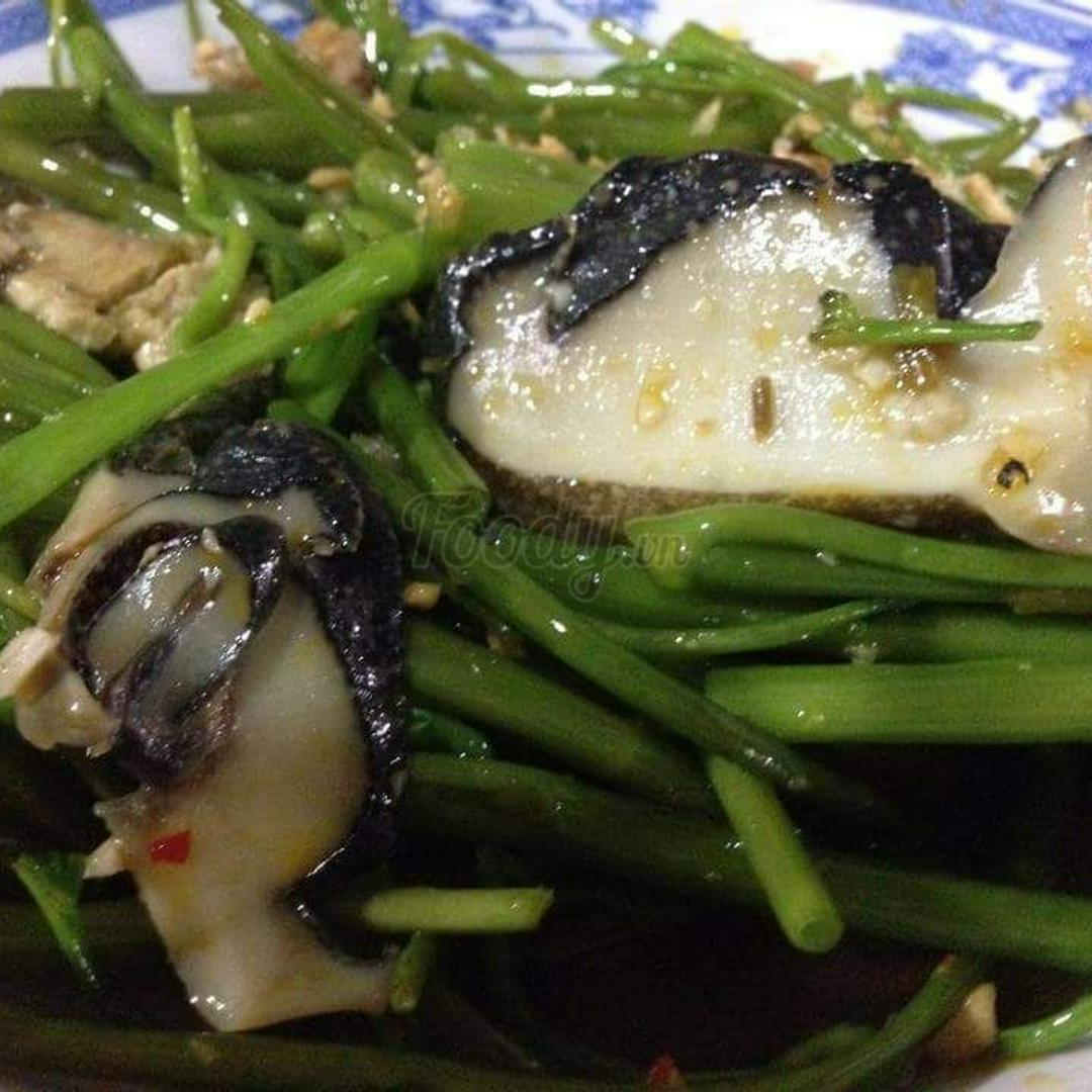 oc-giac-xao-rau-muong