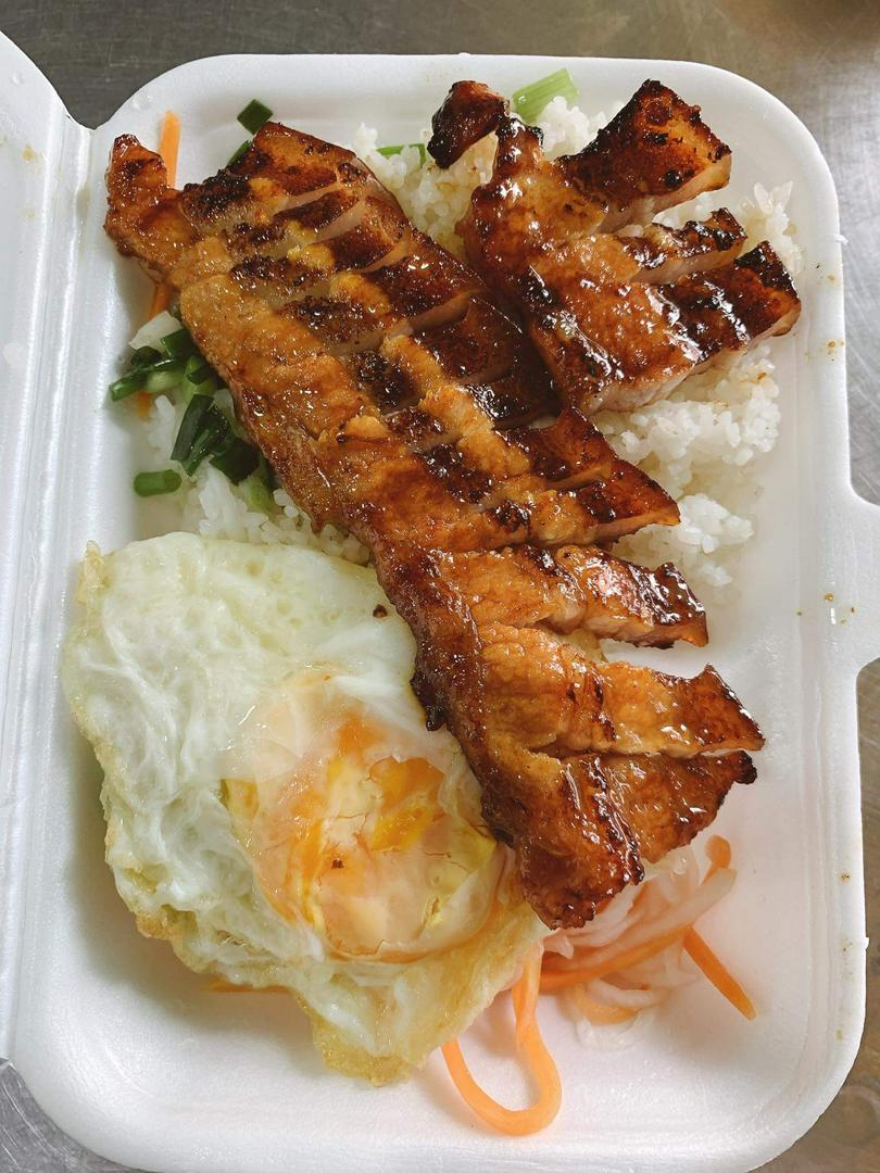 com-tam-ba-roi-op-la-1-phan