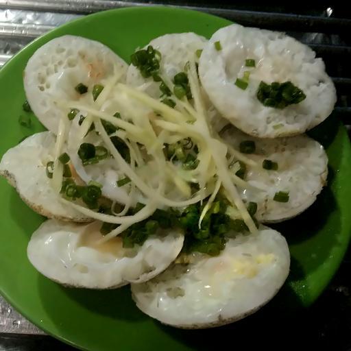 banh-can-trung-cut