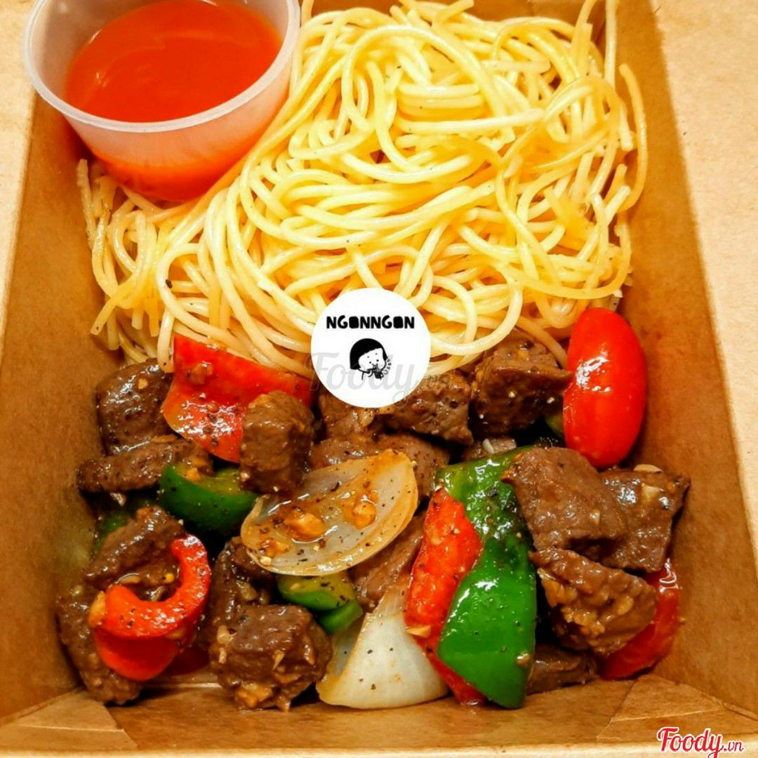 mi-y-bo-luc-lac-spaghetti-w-beef-luc-lac