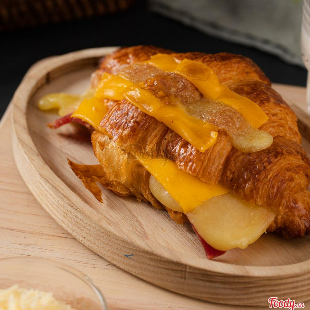 banh-sung-bo-pho-mai-thit-nguoi