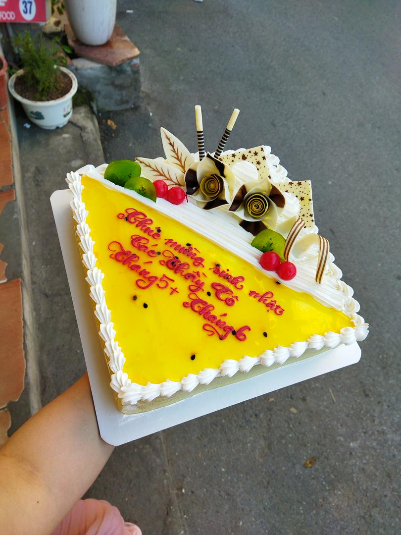 banh-1-2-chanh-leo-1-2-kem-trang-trang-tri-hoa-goc