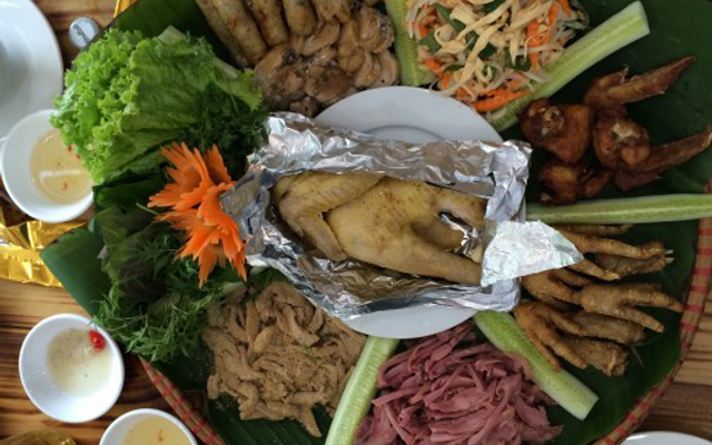 phien-cho-ga-met-lau-ech