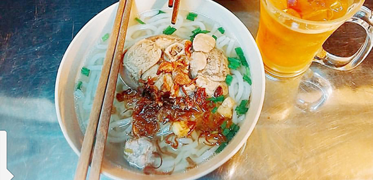 co-linh-banh-canh-bot-gao-uong-so-79