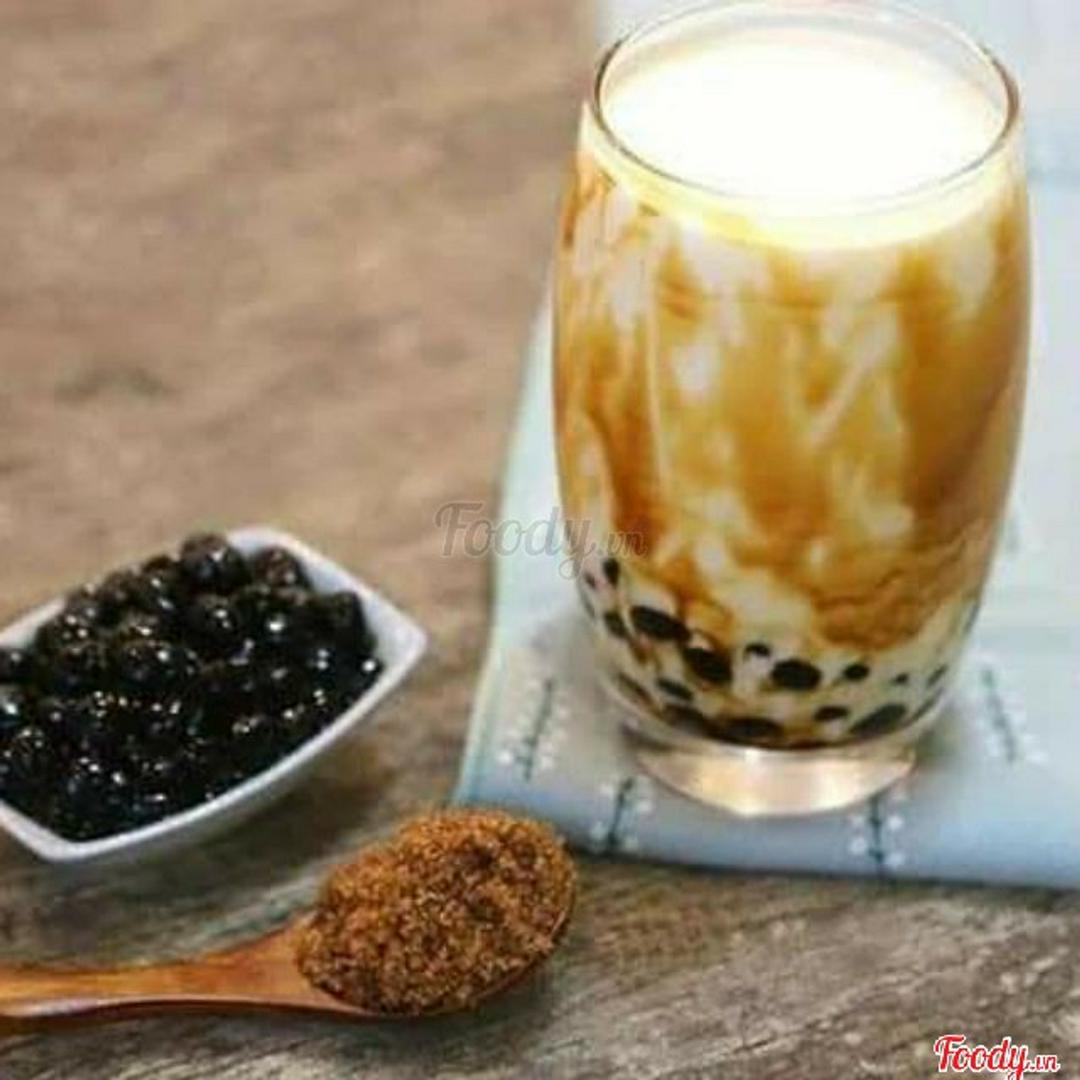 sua-tuoi-tran-chau-uong-en-banh-lan-socola