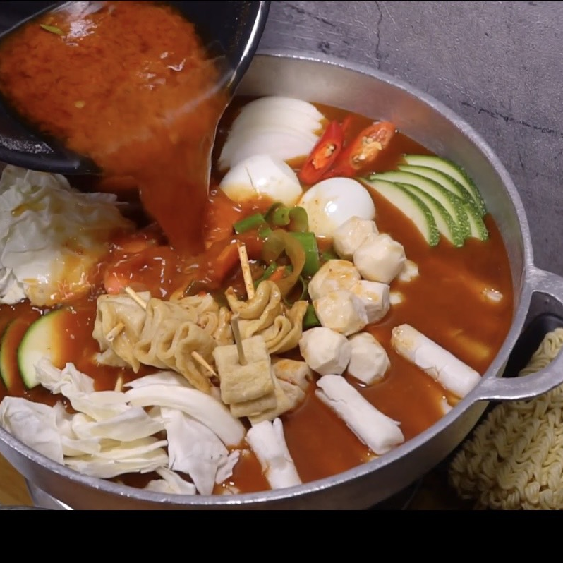 lau-banh-gao-cay-tokbokki