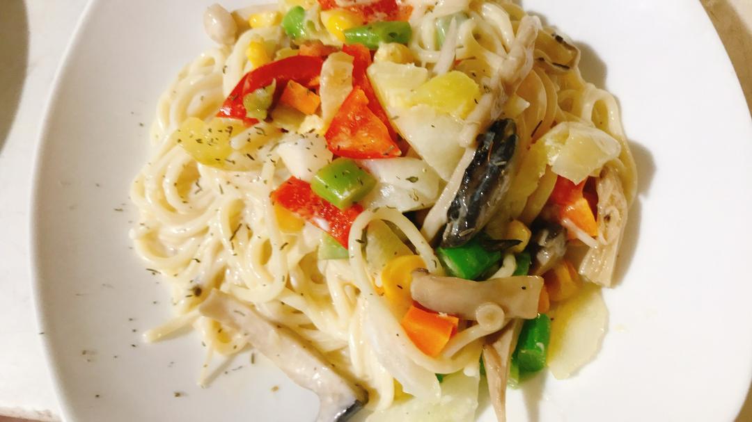 spaghetti-rau-cu-sot-kem