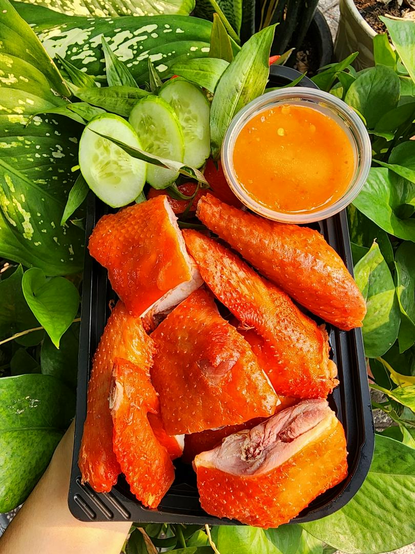 ga-u-muoi-quay-lu-1-con-khong-au-chat-san