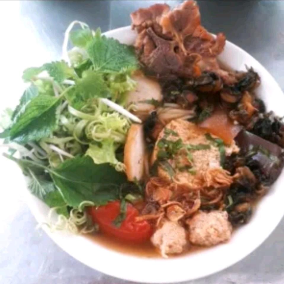 bun-rieu-thap-cam-xuong-cua-cha-oc