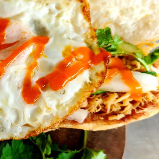 banh-mi-ga-trung-op-la