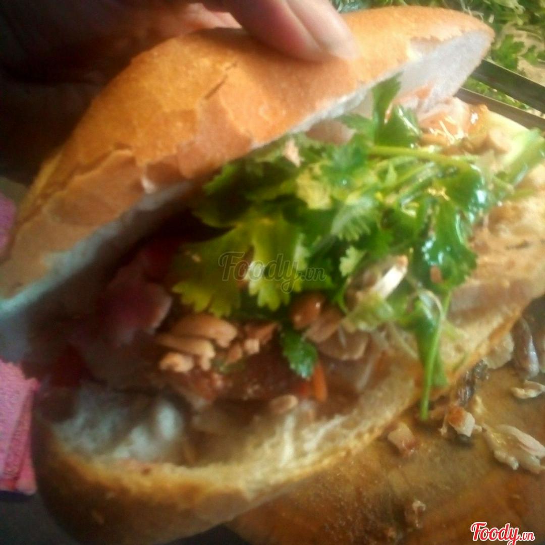 banh-mi-thap-cam