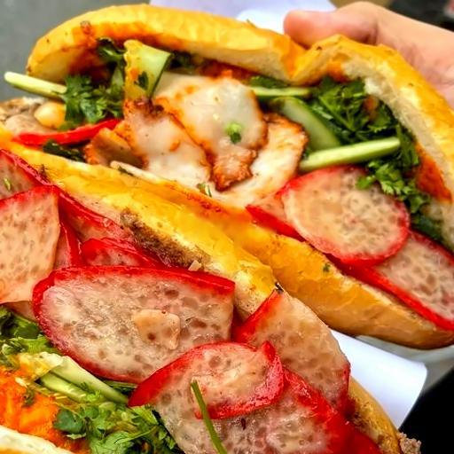 banh-mi-xuc-xich-lap-suon