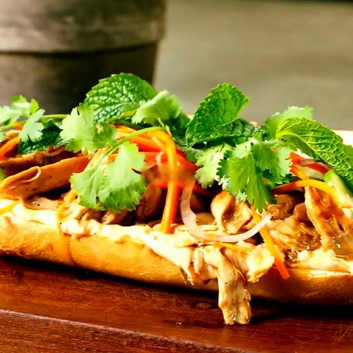 banh-mi-ga-trung-thit